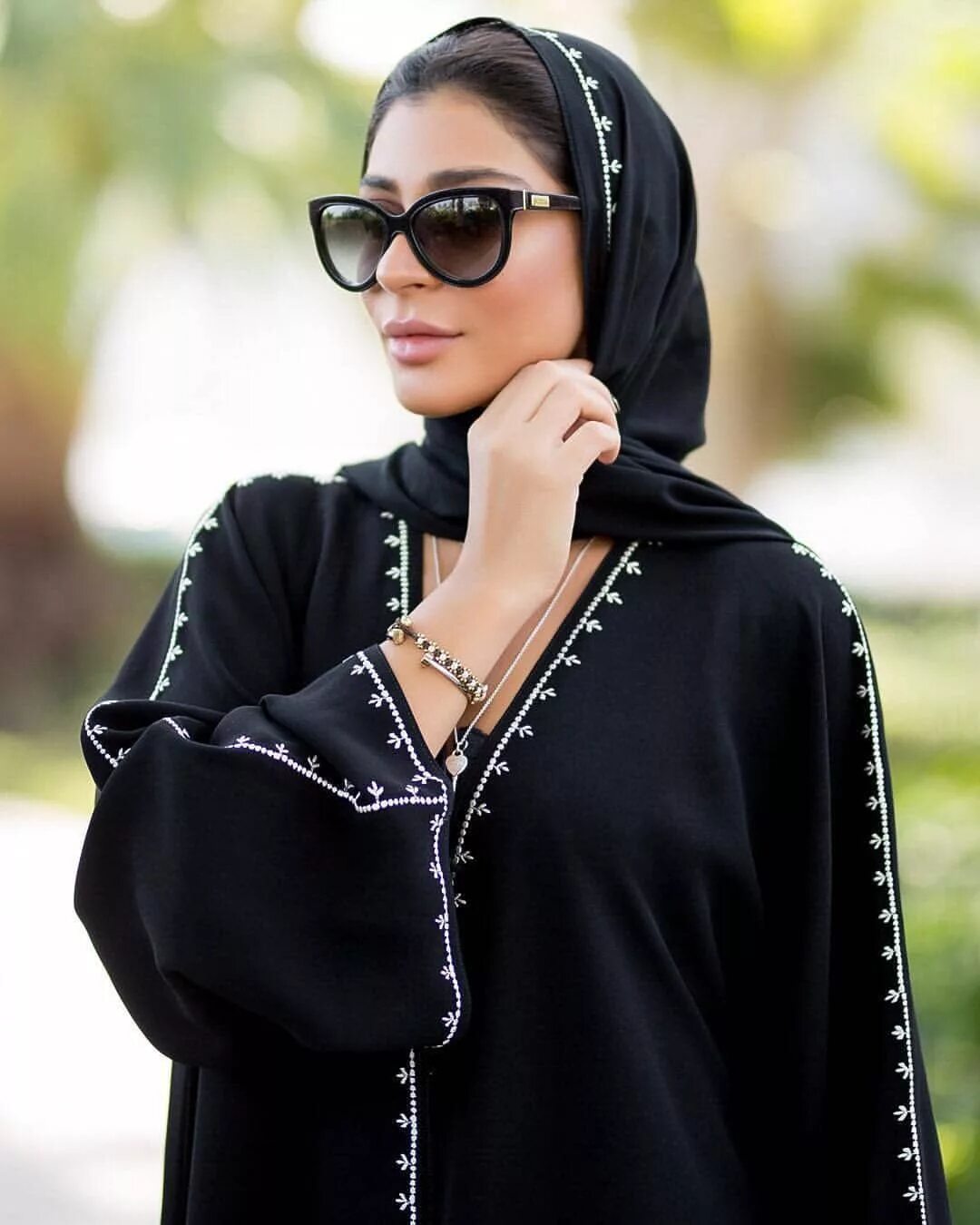 красивые девушки в хиджабе. восток пустыня никаб. современные арабские женщины. восточные женщины в парандже. девушка в парандже красивое.