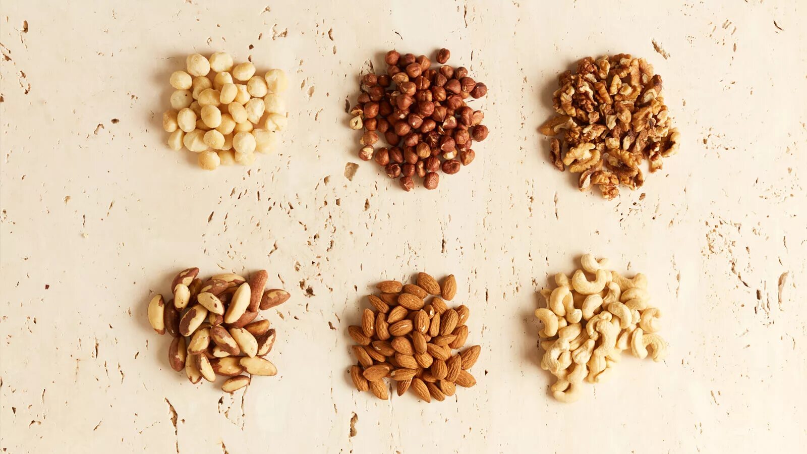 Ребенок ест орехи. Орехи кешью вьетнам. Орехи детям с какого возраста. Орехи кешью. Кедровые орехи польза.