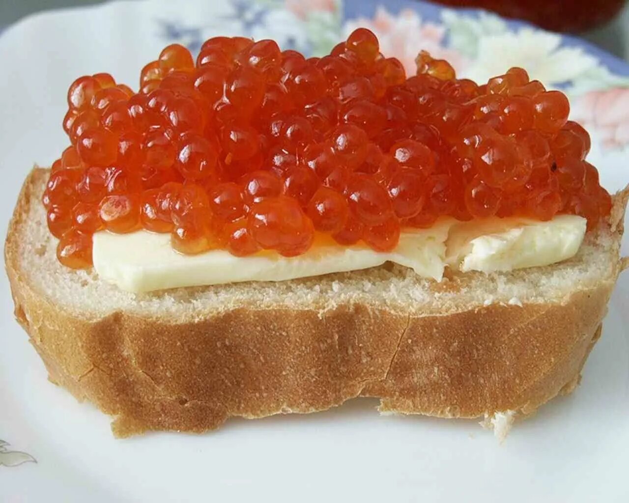 Батон масло икра
