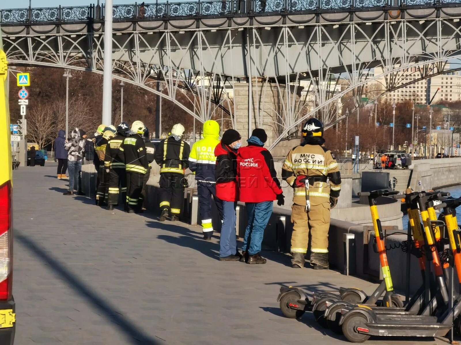 Новости москвы сегодня свежие происшествия москва. Авария на набережной сегодня Москва. Новости Москвы. Аварии на Набережных Москвы. ДТП на набережной сегодня Москва.