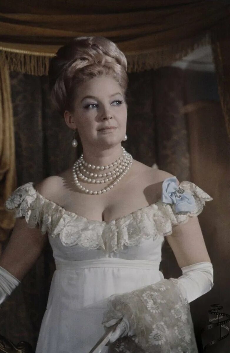 Елена (элен) васильевна курагина. Элен курагина портрет. Ирина скобцева элен курагина. Скобцева ирина элен курагина курагина. Княжна курагина.