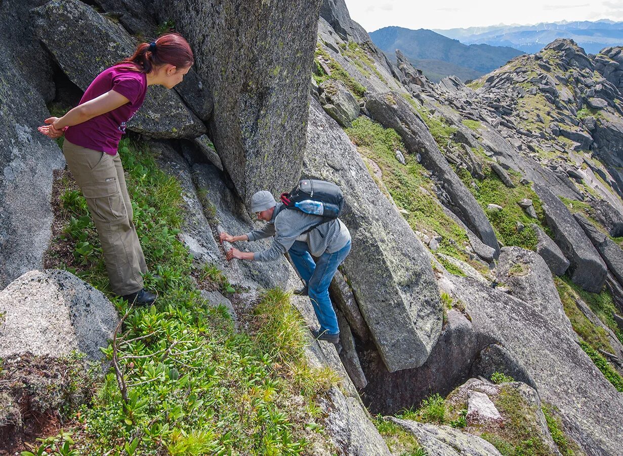 Альпинист восхождение mont blanc. Восхождение на гору. Отыщи глаз родника поднимись на вершину рога. Пик актру алтай. Отыщи глаз родника поднимись на вершину рога.