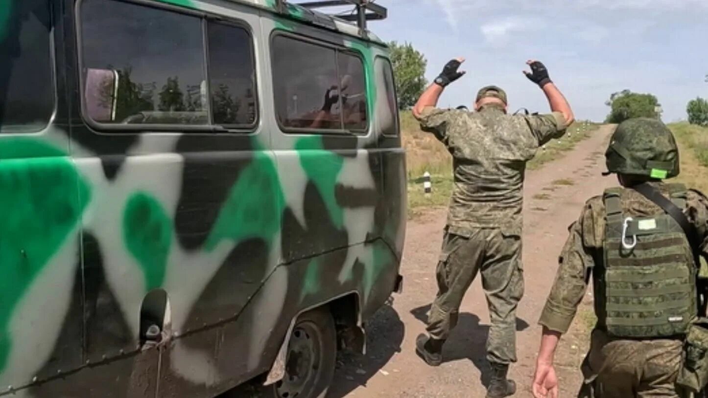 Нападение на самару. Военный блокпост. Блокпост полиции. Военная полиция. Военная полиция РФ машины.