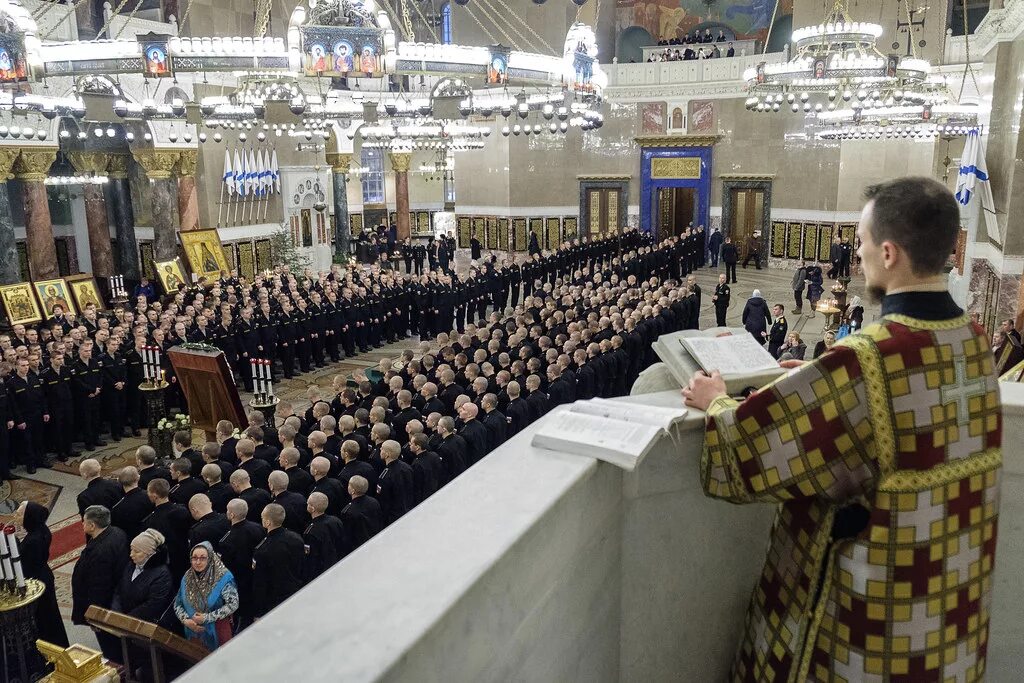 Богослужение в кронштадтском морском соборе. Морской собор литургия 2000. Кронштадтский морской храм присяга. Духовенство в никольском соборе в кронштадте. Служба в соборе кронштадта.
