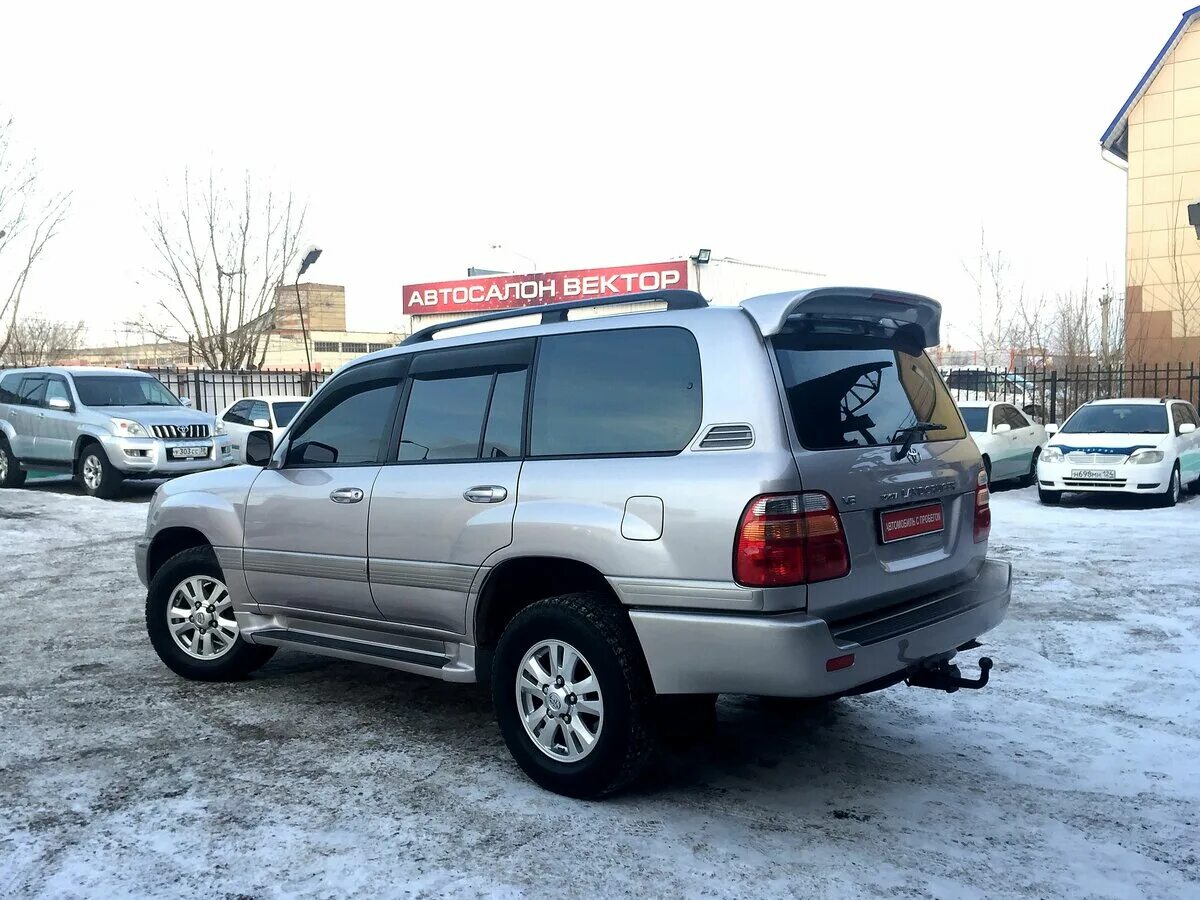 Хабаровский продажа тойота. Land Cruiser 100 2001. Toyota Land Cruiser 100 White. Ленд Крузер 100 2000г серебристый. 2nd Тойота ленд Крузер 100.