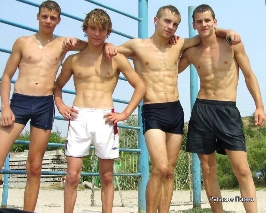 Подборка молодого. Парни в лагере. Русские мальчики в трусах. Русские пацаны в лагере. Русские мальчики в плавках.