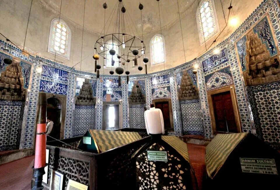 мавзолей хюррем хасеки султан. усыпальница султана сулеймана в стамбуле. усыпальница хюррем султан. усыпальница султана сулеймана в стамбуле. гробница хюррем.