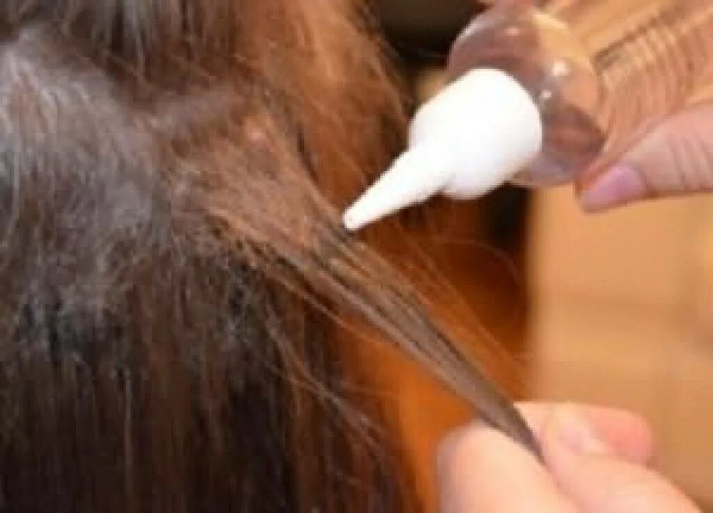 Как снять наращивание волос. Снятие нарощенных волос. Снятие наращенных волос. Снятие нарощенных волос капсулы. Наращивание волос снятие.