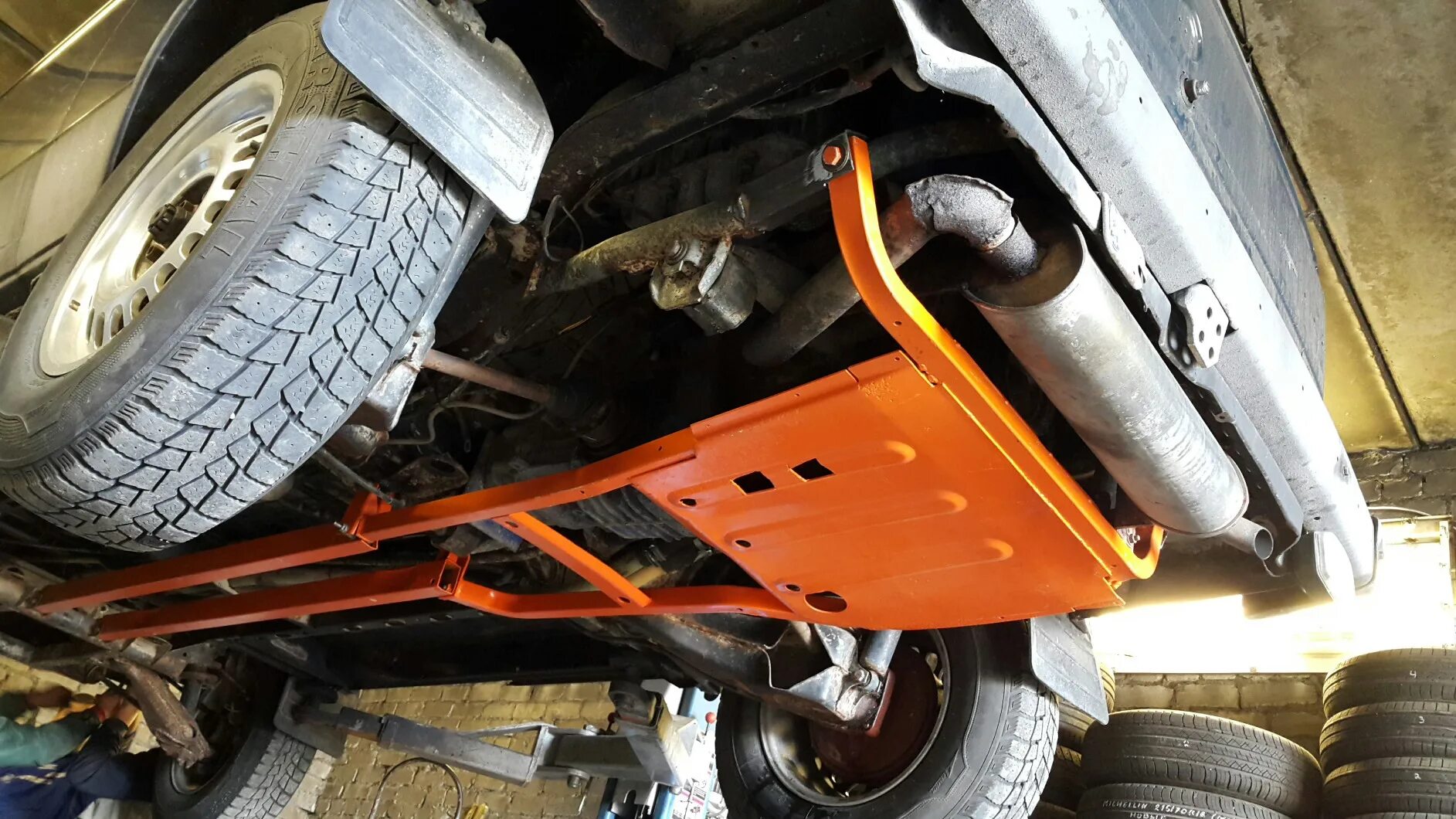 Просела опора задней пружины фольксваген т4. Полный привод на фольксваген т4 2. Защита двигателя т3 синхро. Торсион фольксваген т4. Как лифтануть луаз 969.