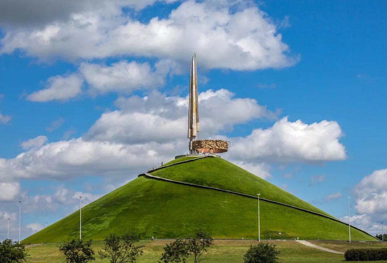 Минский курган. Мемориал Курган славы. Курган славы Минск. Белоруссия мемориальный комплекс Курган славы. Памятник Курган славы в Минске.