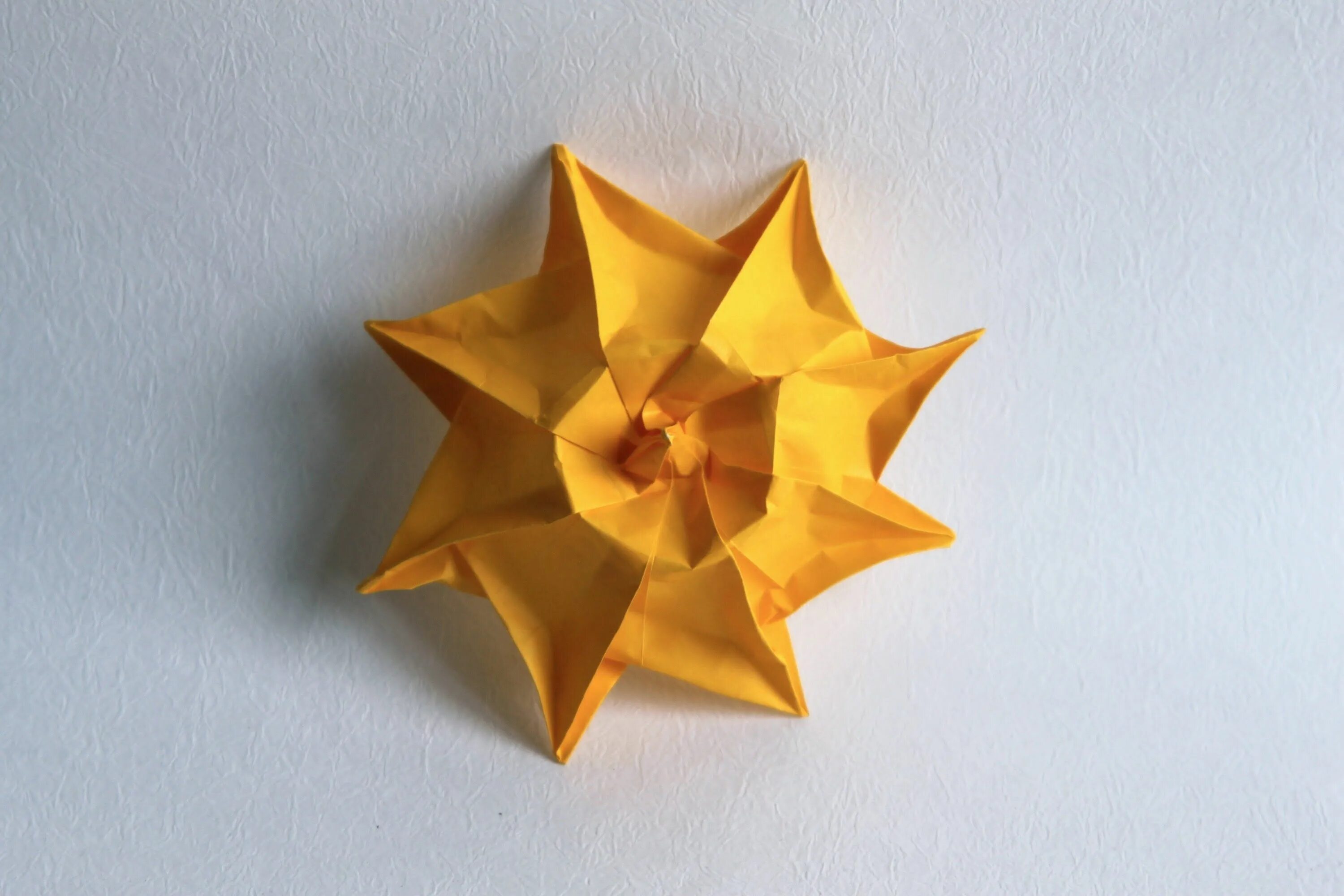 Оригами солнышко. Оригами солнце. Оригами солнце из бумаги. Солнце из оригами. Солнышко оригами из бумаги.