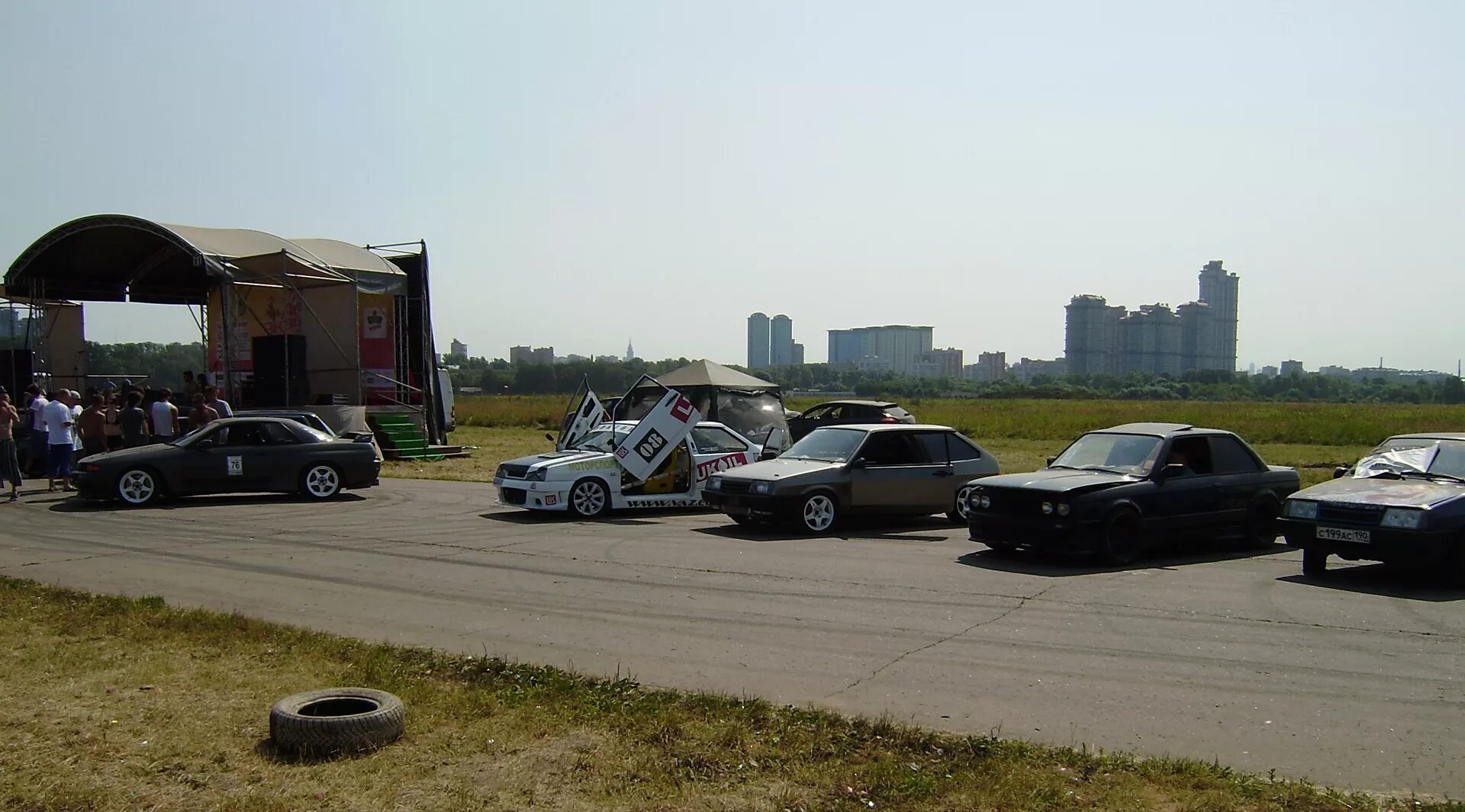 Тушинский аэродром фото. Парк южное тушино. Тушино 2010. Тушинский аэродром москва. Тушино 2010.