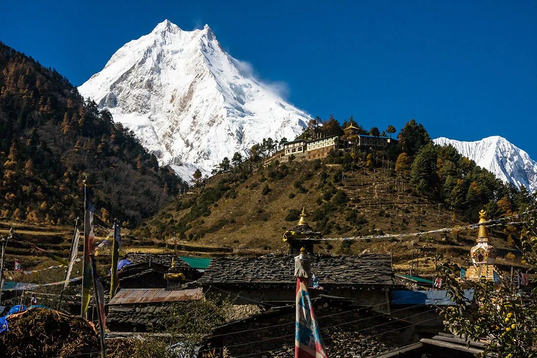 Манаслу гора. Гора Манаслу высота. Манаслу Непал. Manaslu circuit Trek.