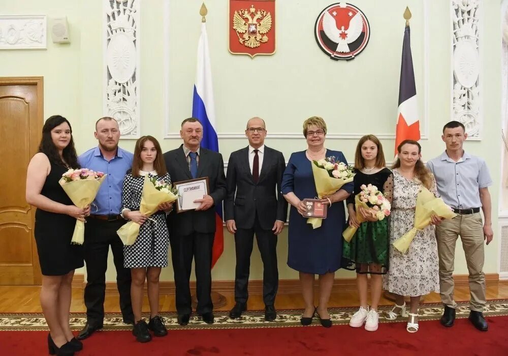Год семьи удмуртии. Удмуртия год семьи. Удмуртия год семьи. Удмуртия год семьи. Бречалов семья.