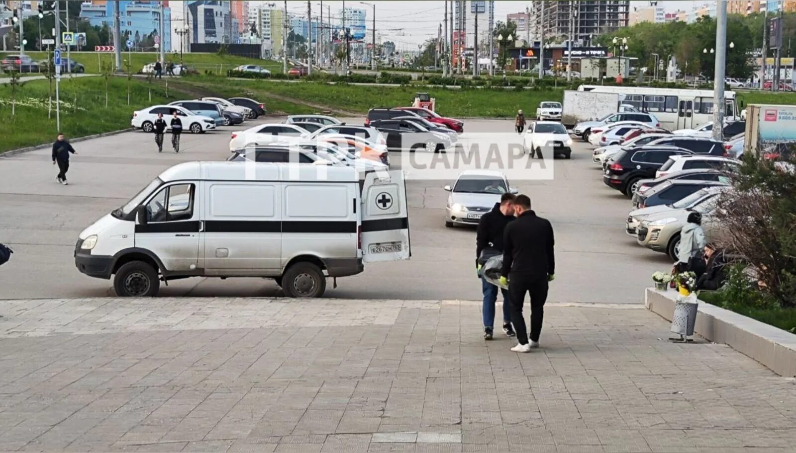 Мужчина из самары умер. Новости Самара. ТЦ самолет Самара парковка.