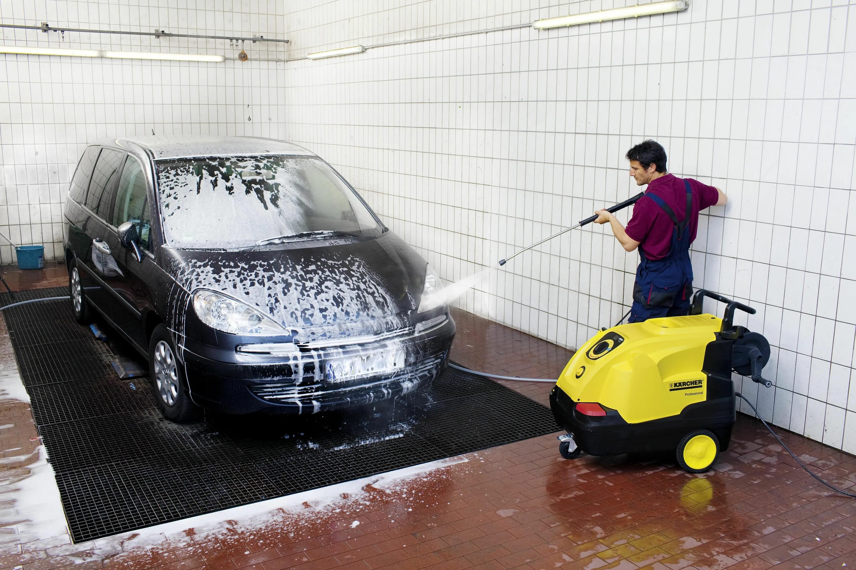 Мытье машины во дворе. Автомойка Кархер. Car Wash карчер. Автомойка Karcher в 1999. Car Wash 444 мойка.