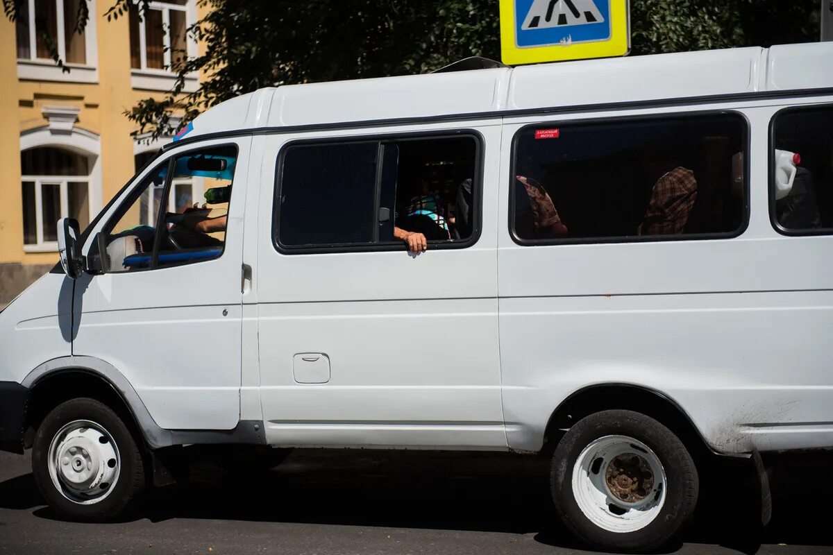 Астраханские маршрутки. Микроавтобус Астрахань. Астраханский автобус. Микроавтобус для Астраханской области. Маршрутное такси 15