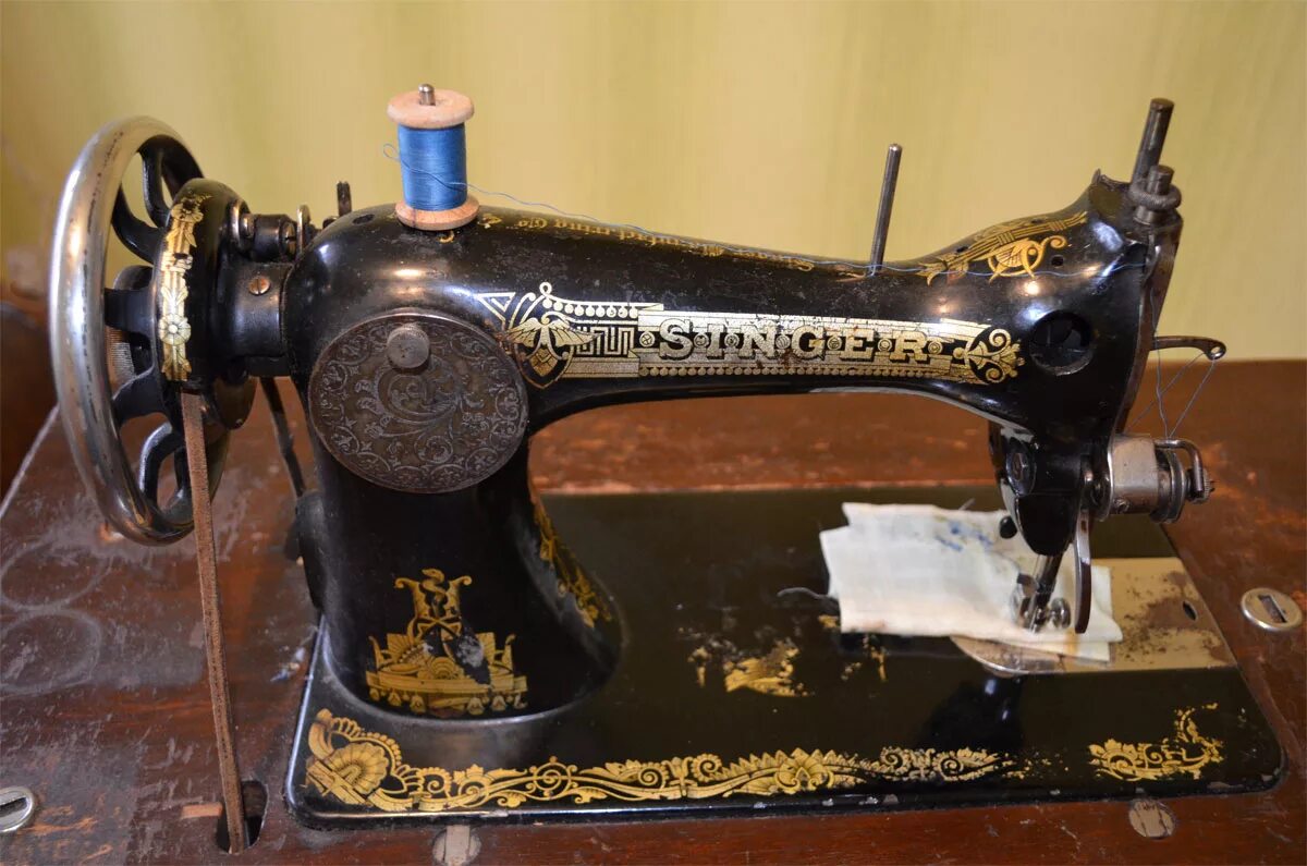 Сколько стоят старинные машинки. Швейная машинка (Zinger super 2001). Швейная машинка Зингер s010l. Швейная машинка Зингера 1841. Зингер швейная машинка 1902н.