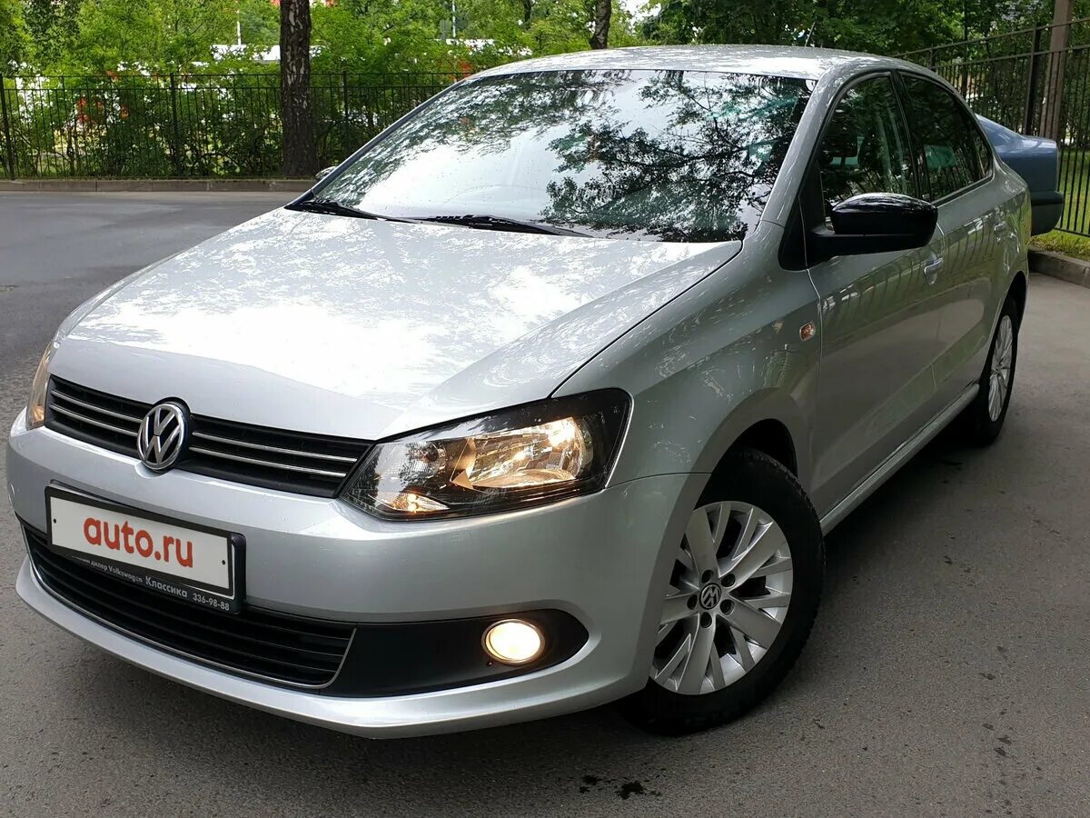 Фольксваген поло купить в новосибирске. Volkswagen Polo 2014 1.6 at 105 серебристый. Фольксваген поло 2014 серебристый. Фольксваген поло седан 2014 1.6. Фольксваген поло 2014 года серебристый.