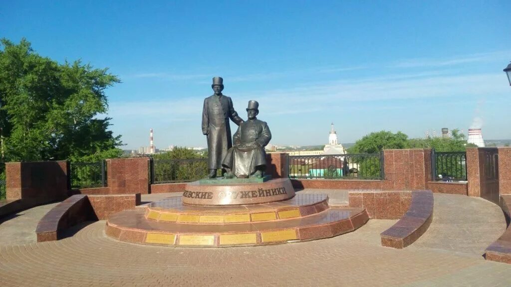 Файл:Monument to Izhevsk gunsmiths-4.jpeg - Википедия