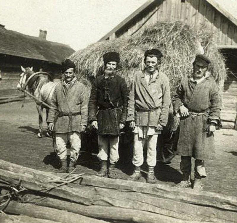 Кулак (крестьянин). Советские крестьяне в лаптях. Коллективизация трагедия крестьянина труженика. Крестьяне фото. Фабричные крестьяне