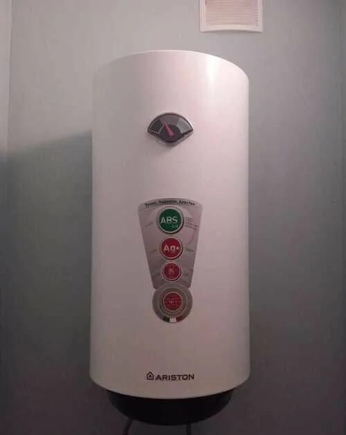 Водонагреватель электролюкс 30л плоский. Бойлер аристон 40 литров. Водонагреватель 40л. Электрический водонагреватель 40 л. Водонагреватель electrolux ewh 50 regency.