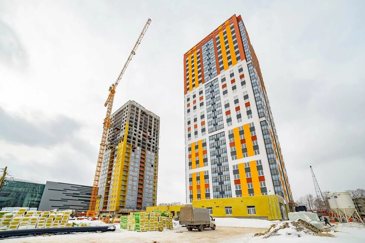 Космонавтов 108 веер парк. Изумрудный бор, екатеринбург, проспект космонавтов. Веер парк. Пустой парк свердловска 2022. Жк веер парк.