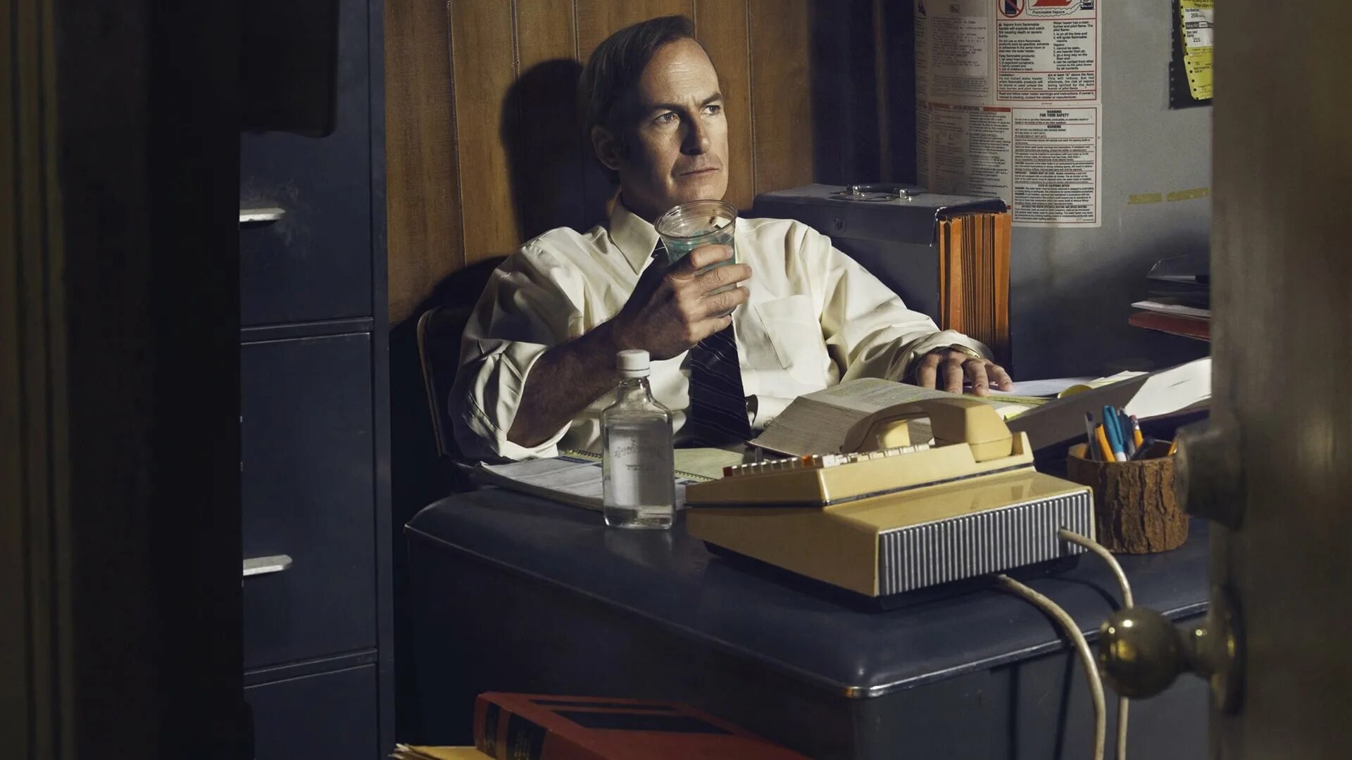 Watch better call. Better call saul. лучше звоните солу saul goodman. breaking bad better call saul. адвокат соул гудман.