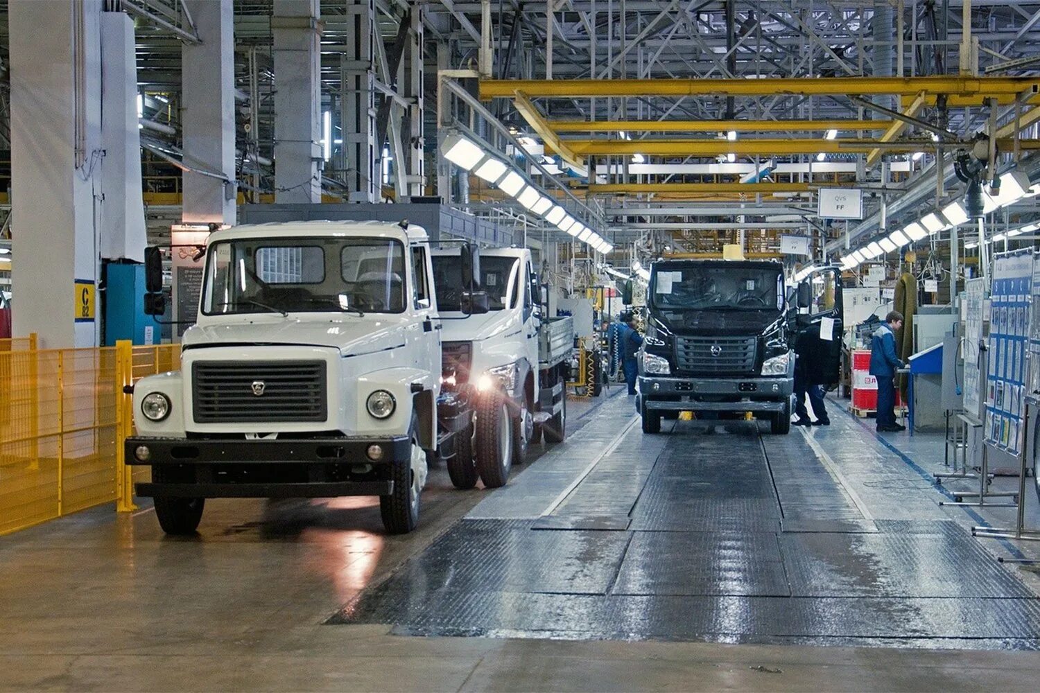 Автозавод газ нижний новгород. Сборочный конвейер фольксваген. Автомобильный завод газ. Горьковский автомобильный завод конвейер газель. Горьковский автомобильный завод нижний новгород.