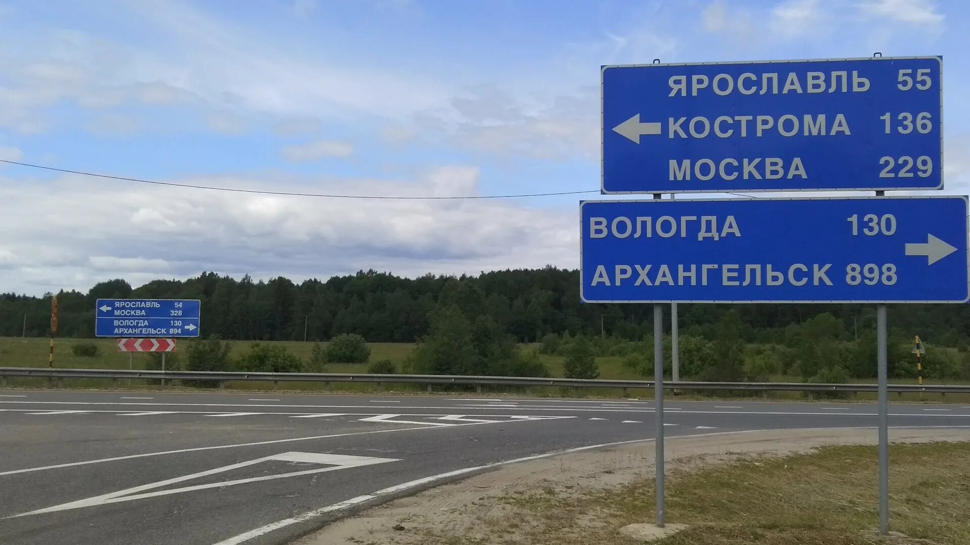 Дата м5. Дорожный указатель. Дорожный указатель на трассе. Указатели километража на трассах. Табличка указатель дорожный.