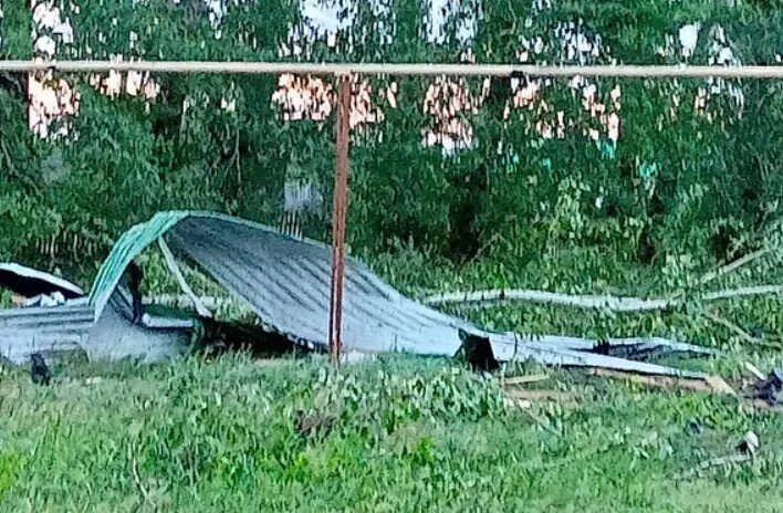 Ураган 19.04. Ураган ульяновская область с елховый куст. ураганный ветер. ураган в ульяновской области. ураган в иркутской области.