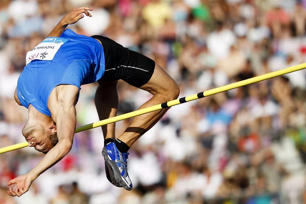 прыгун с шестом. профессиональный спортсмен. обои спорт. летний спорт. Pic sports.