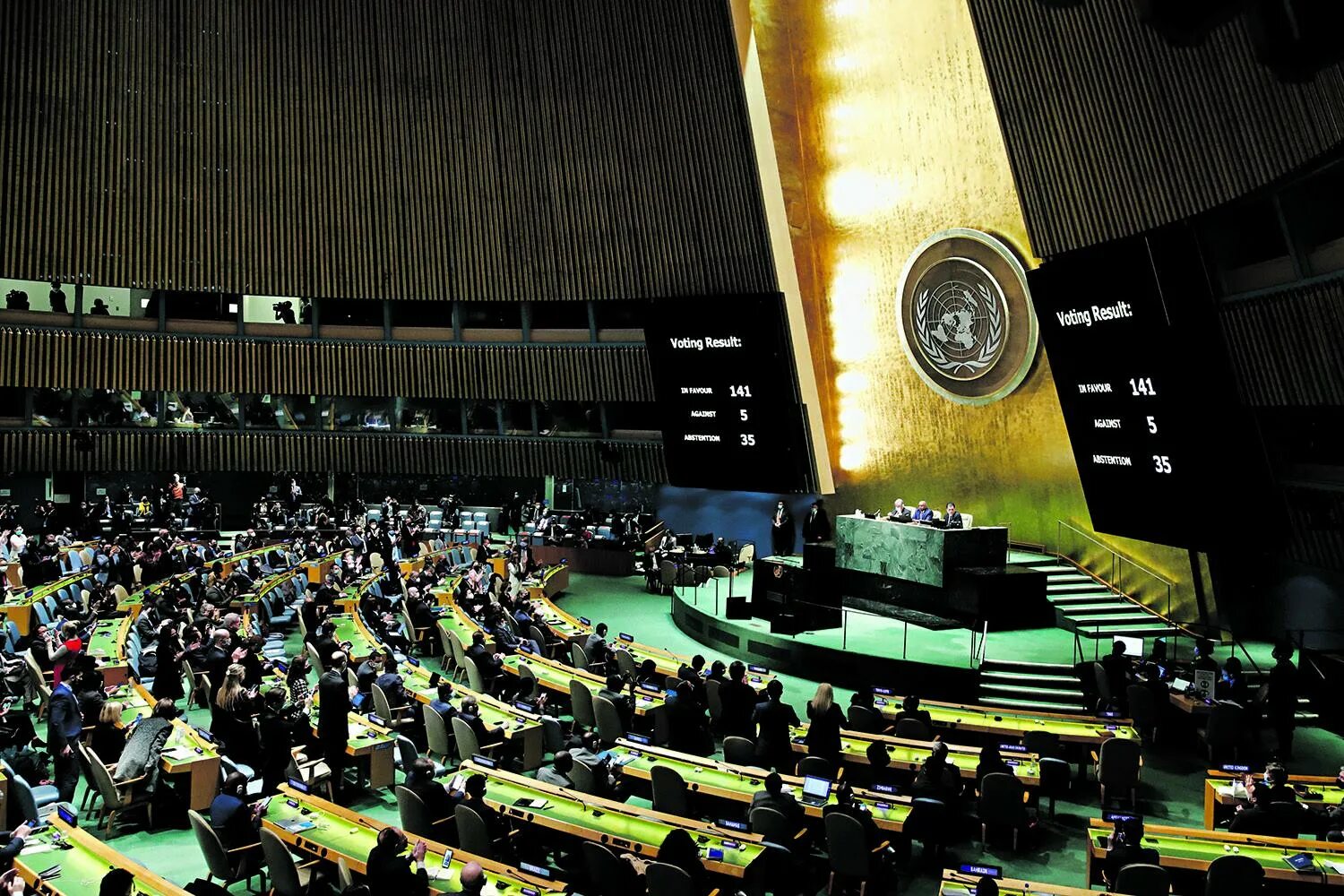 Заседание оон по украине. Генеральная Ассамблея ООН Нью-Йорк. Зал Генеральной Ассамблеи ООН. Главный зал Генассамблеи ООН. Генеральная Ассамблея ООН картинки.