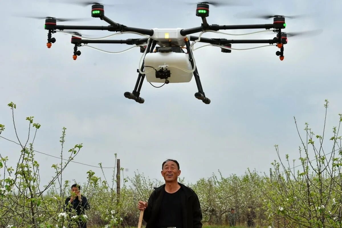 Дроны над ярославлем сегодня. Рой дронов Китай. Беспилотный летательный аппарат дрон квадрокоптер. Китайский БПЛА cr500. Квадрокоптер в сельском хозяйстве.