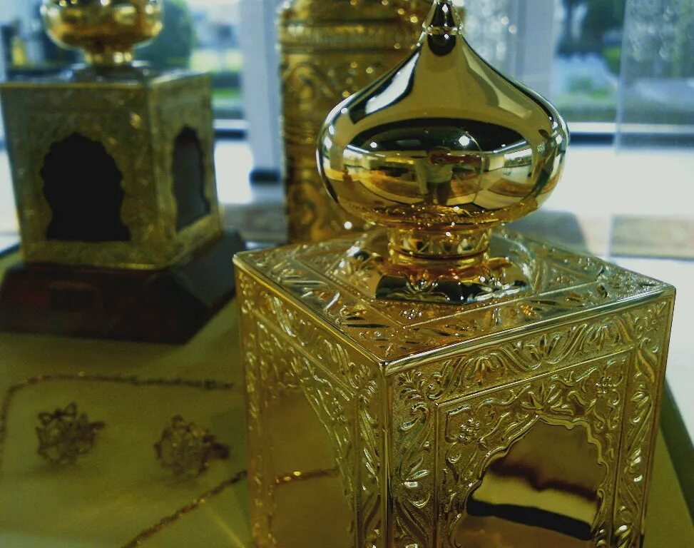 Amouage флаконы. Амуаж убар. Духи amouage honour. Амуаж диа женский. Амуаж онор духи.