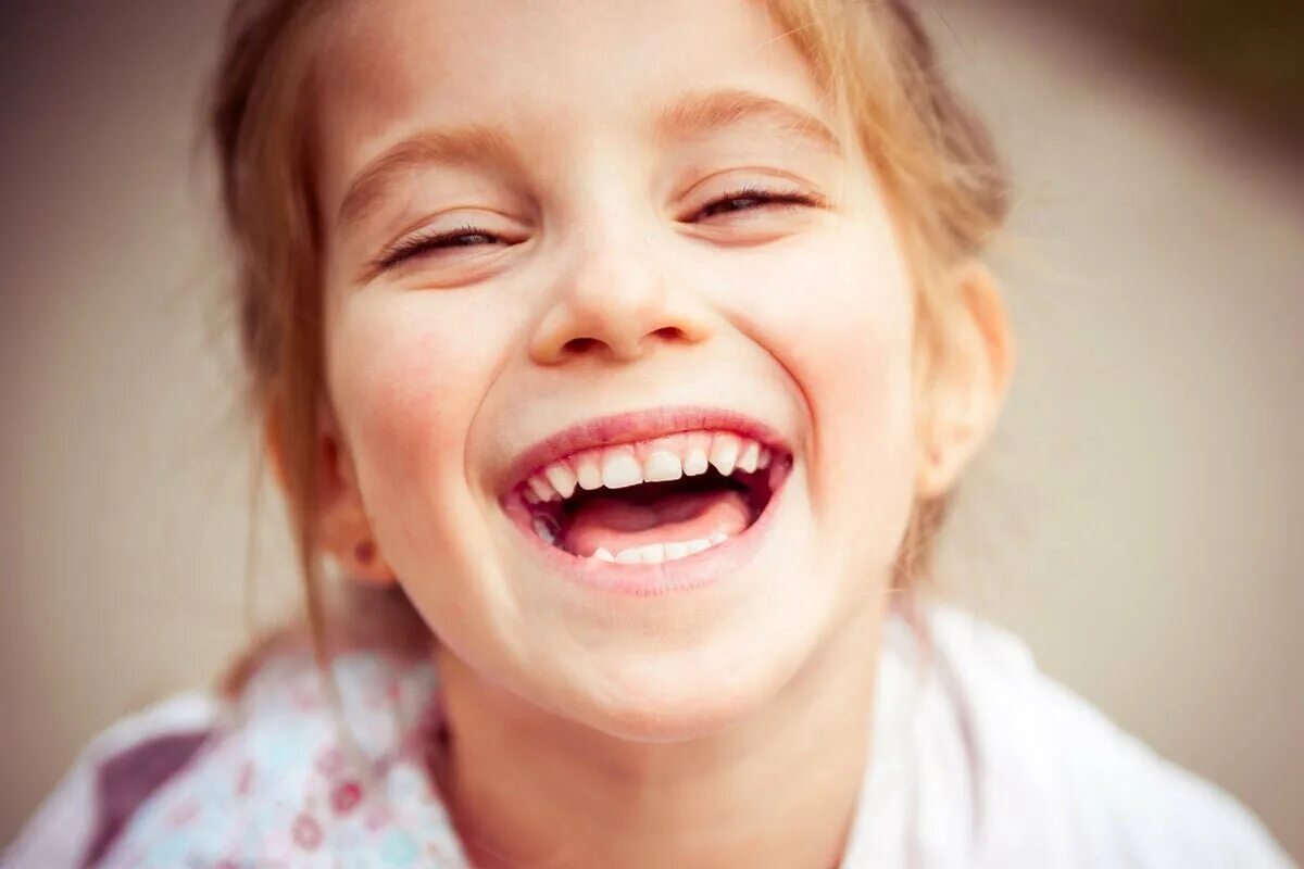 Children smile. Улыбка ребенка. Красивые зубы. Дети смеются. Красивые детские улыбки.