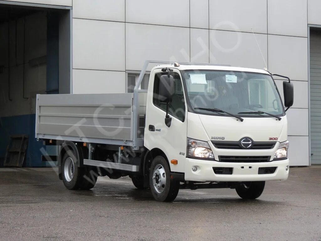 Хино 300 3т. Hino 300 (3.5 т) бортовой. Грузовой автомобиль Хино 300. Хино 300 грузоподъемность. Купить грузовик хино