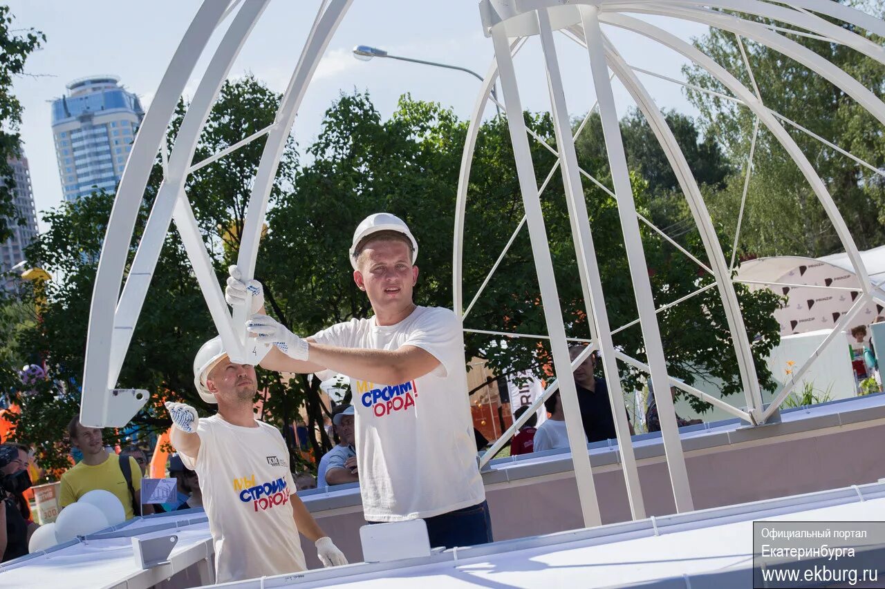 Наручныетчасы строитель. Город строитель белгородская область. Сенной саратовская область вольский район. Погода строитель по часам. Перекресток город строитель белгородская область.