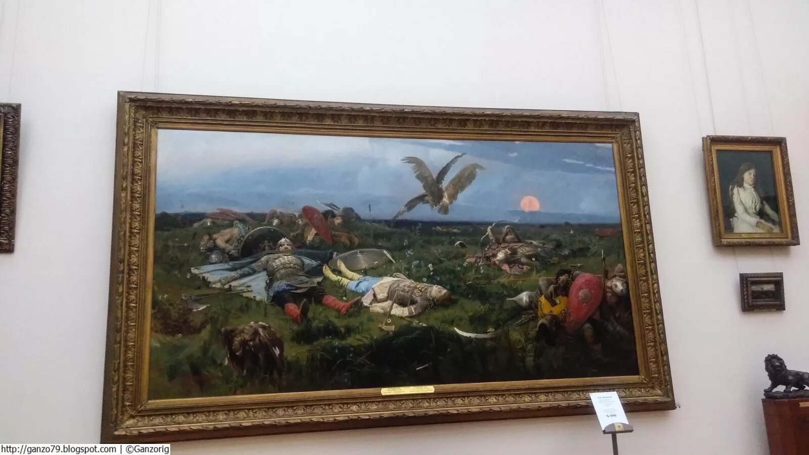 Васнецов в третьяковской галерее. Третьяковская галерея картины васнецова. третьяковская галерея богатыри васнецова. фасад третьяковской галереи васнецов. зал васнецова в третьяковке.