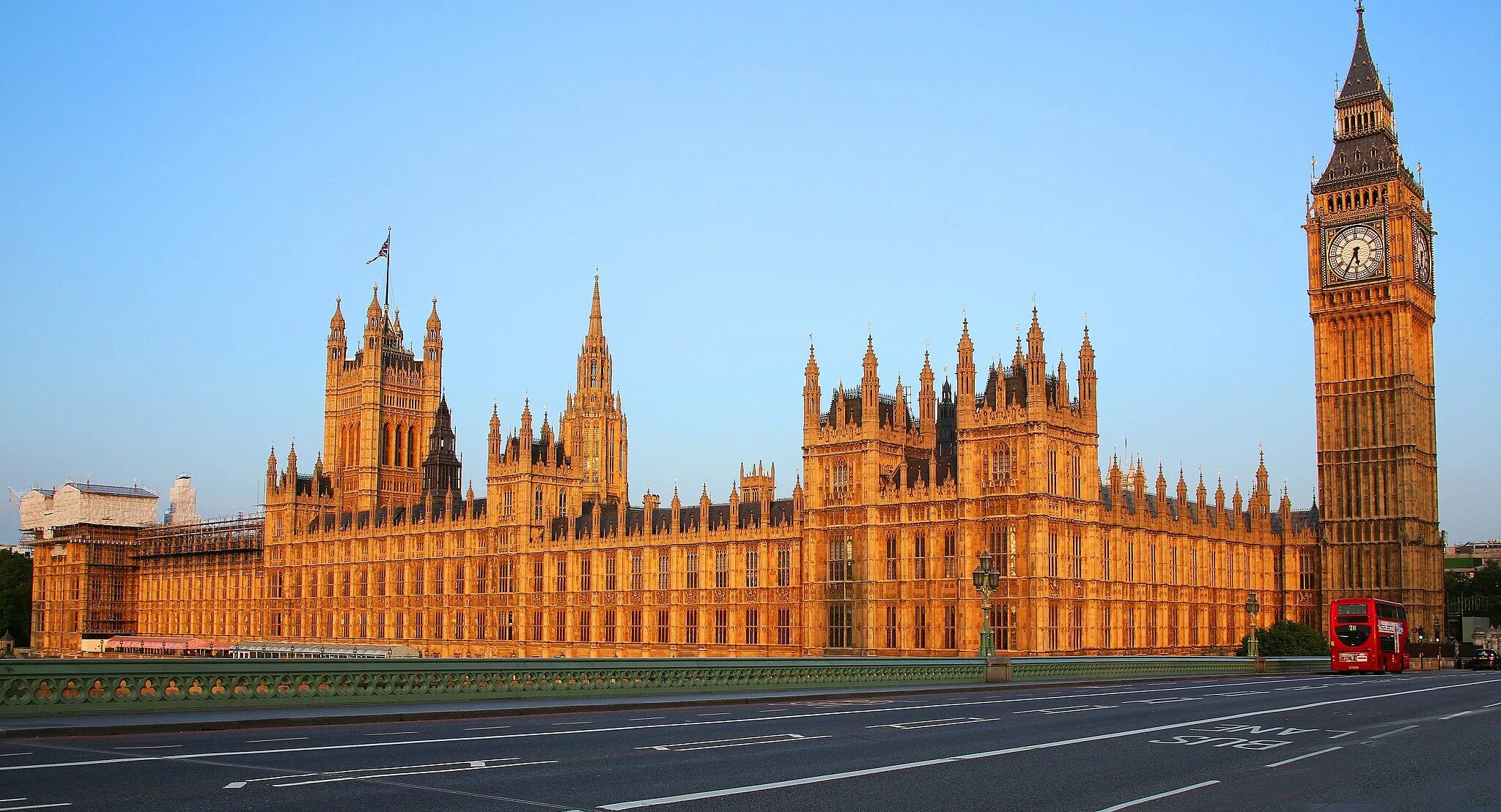 Здание парламента великобритании. Вестминстер лондон. Биг бен и вестминстерский дворец. Здание парламента - вестминстерский дворец. Вестминстер дворец лондон.