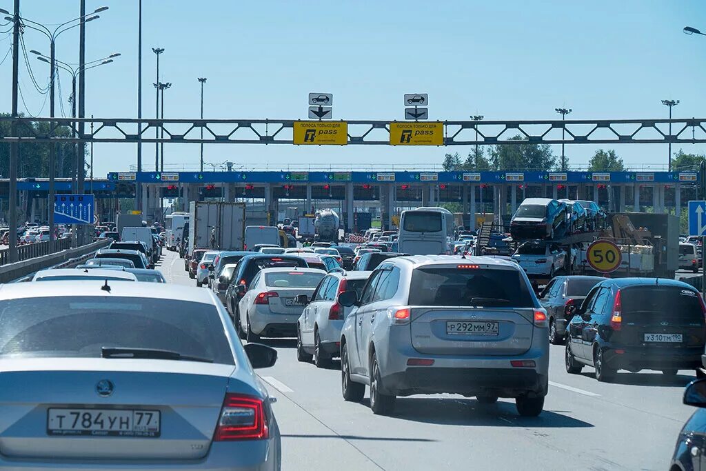 Платная дорога до крыма. Крымский мост пробки сейчас. Пробка на Крымском мосту. Крымский мост пробка. Пробка на Крымском мосту сейчас.