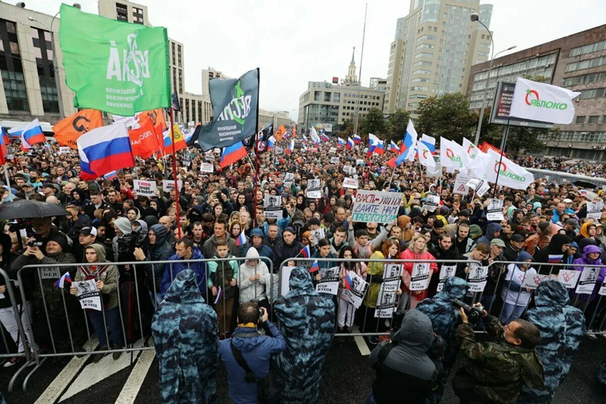 Представитель оппозиции. Митинг на проспекте Сахарова 10 августа. Митинг в Москве 2011 года на проспекте Сахарова. Митинг на Сахарова 2019 август. Митинг на проспекте Сахарова 2019.