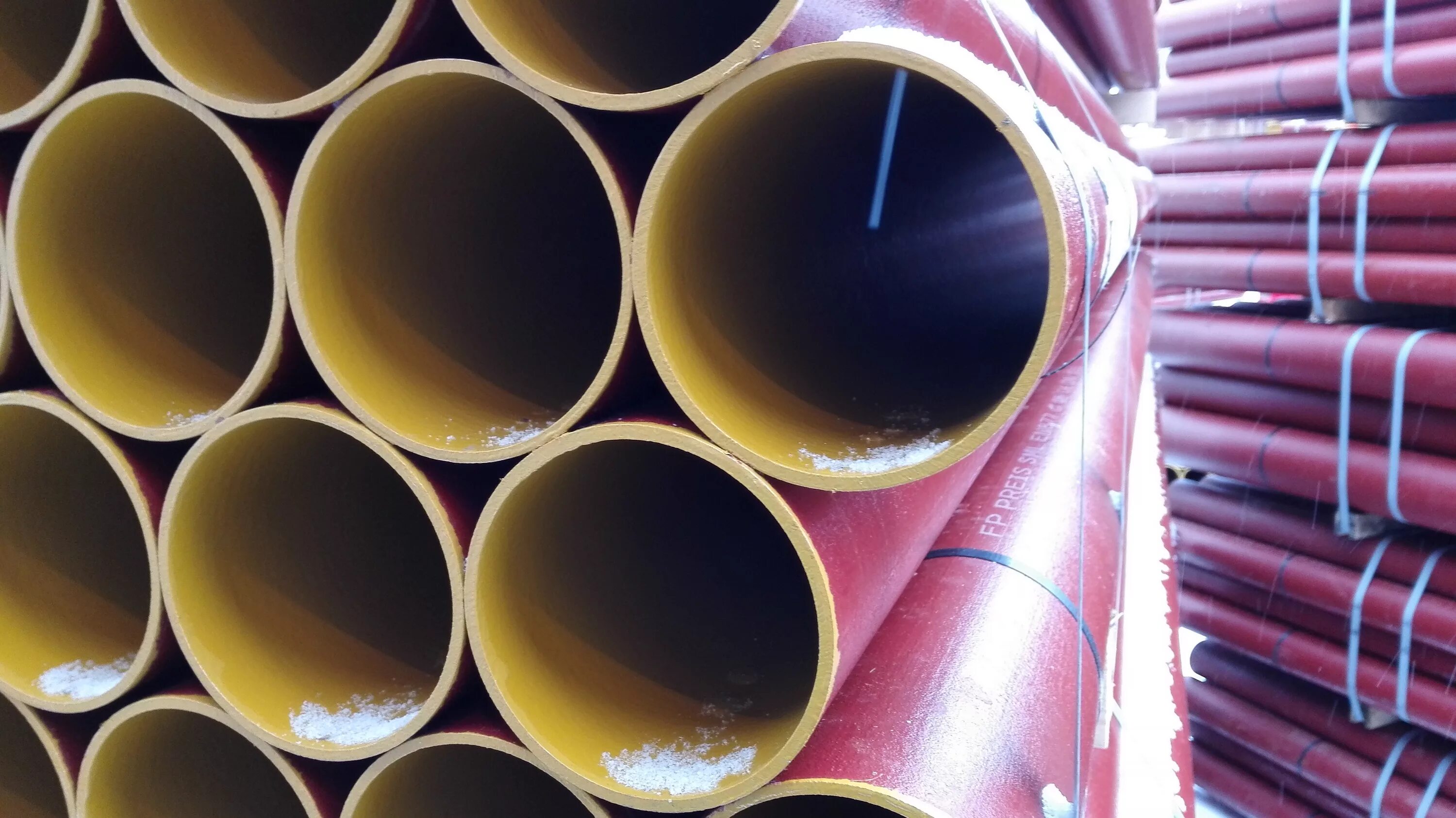 Обсадных труб из пвх. Сотка труба железная. Вид труб для водопровода пластика. Стальные трубы для отопления. Трубы для отопления металлические.