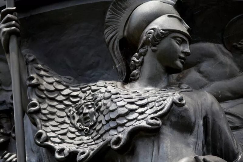 Принес в жертву афине. Афина-Паллада (Минерва). Афина Паллада богиня древней Греции. Афина Паллада статуя. Афина Паллада скульптура.