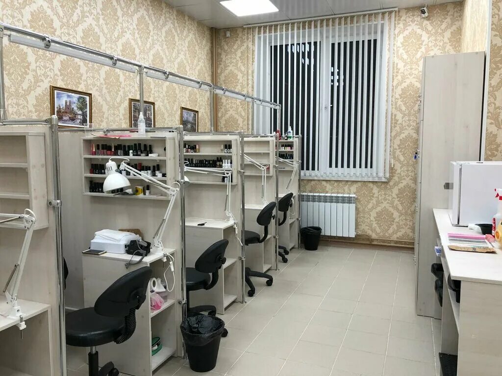 Калинина 77. Парикмахерская валентина соборная. Салон красоты виктория киров. Работа парикмахерских тула. График работы цирюльник в белгороде.