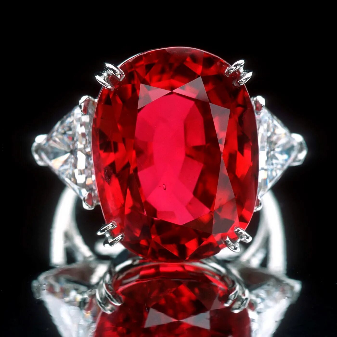 Яхонт рубин и сапфир. Рубин (красный и малиновый корунд),. Яхонты бриллианты. Яхонтовый цвет. Яхонт изумруд.