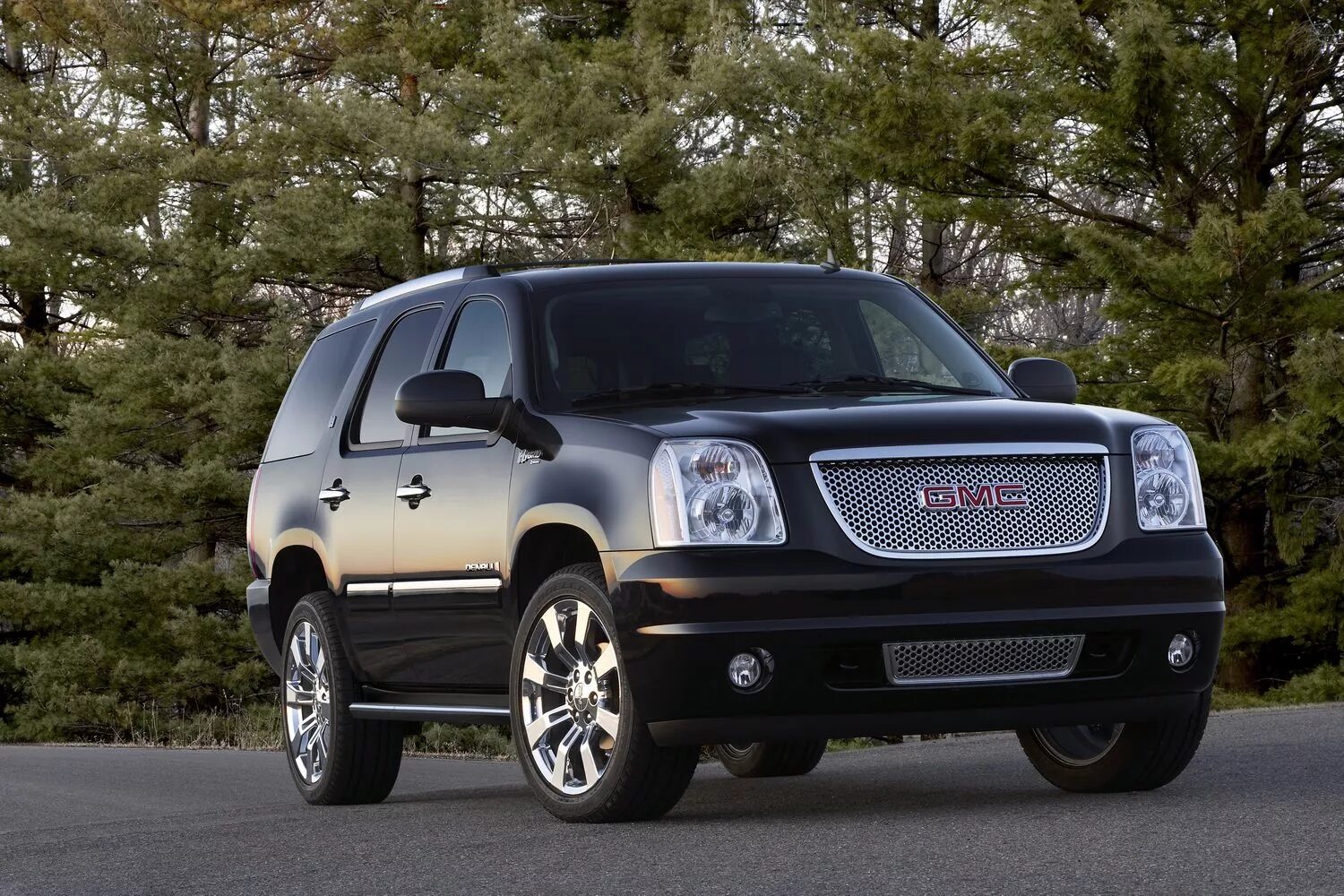 Автомобиль gmc. Джип Юкон. Юкон GMC 2009. Машина GMC Юкон. GMC Yukon Denali Hybrid.