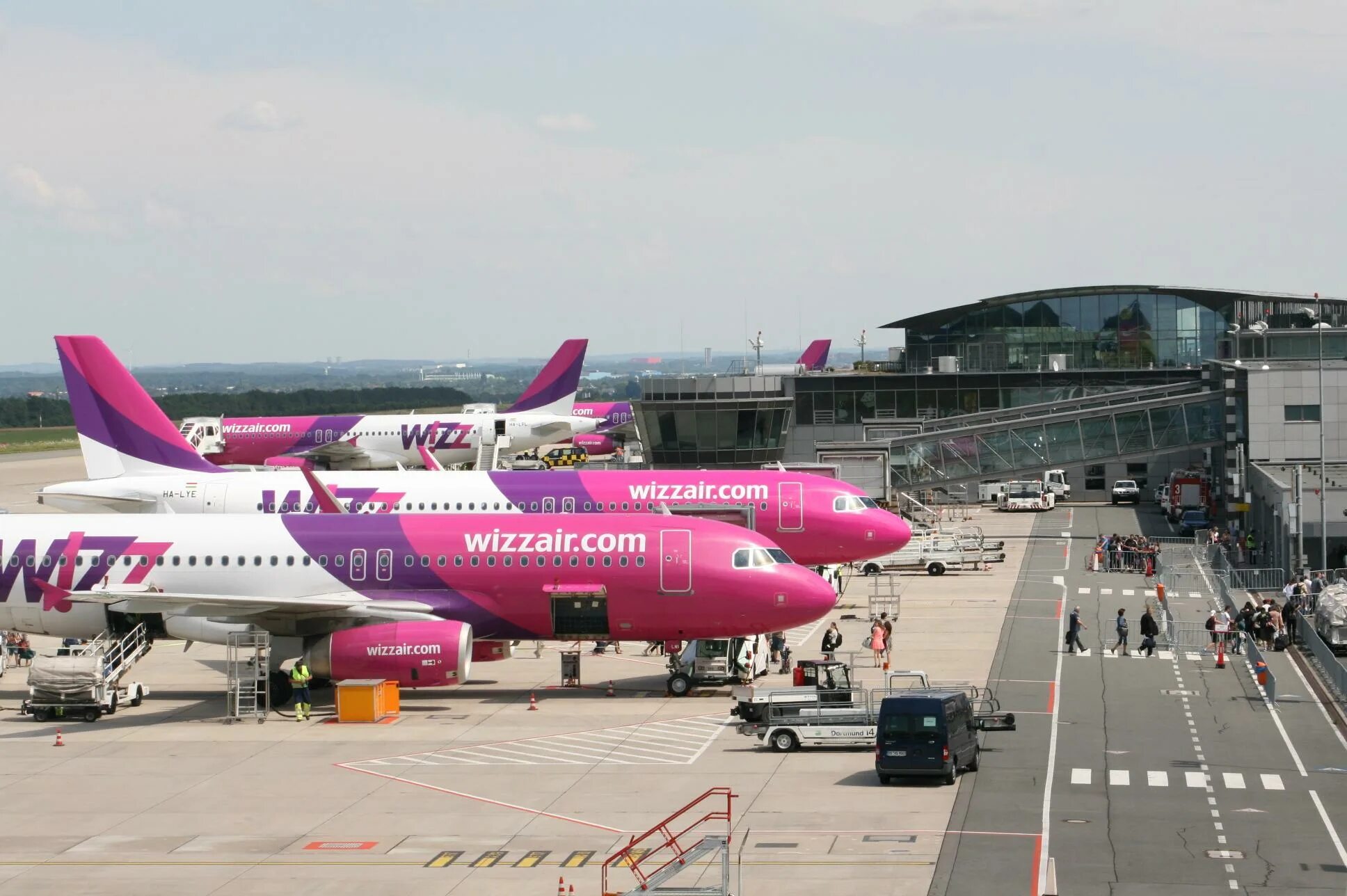 Wizz ереван. Wizz Air Кутаиси. Венгерская авиакомпания Wizz Air. Модель самолета авиакомпании Wizz Air. Самолет Кутаиси Вильнюс Wizzair.