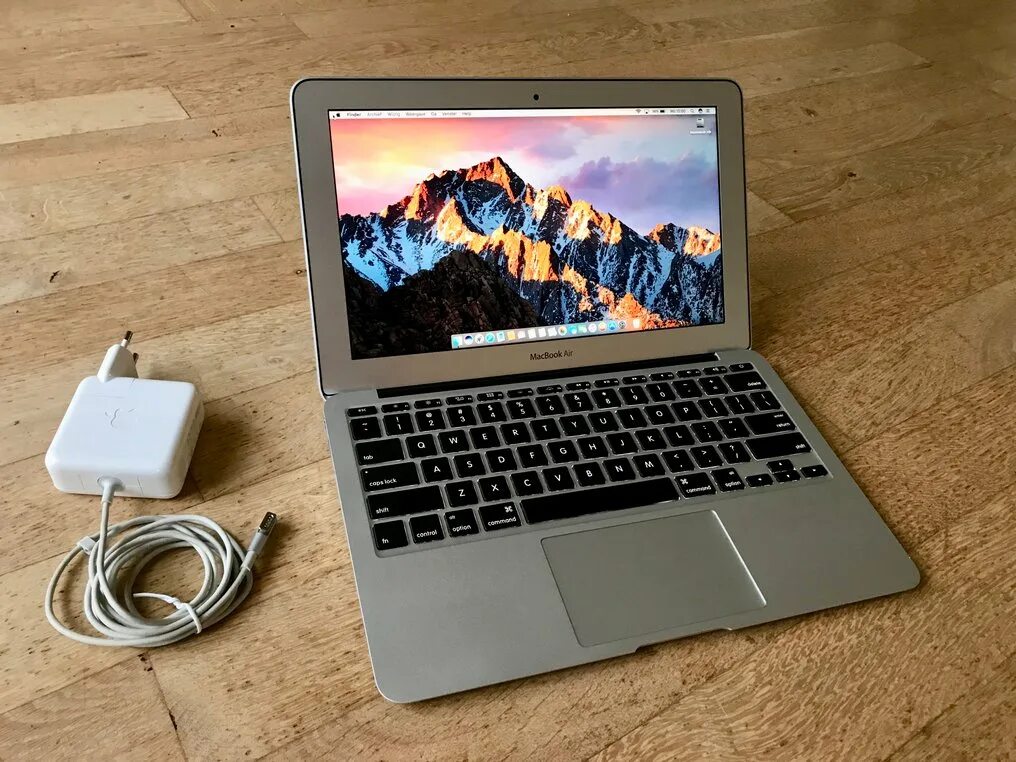 Как установить макбук аир. Макбук эйр 11. apple macbook air 11 2015. macbook air 11 2011. apple macbook air 2011.