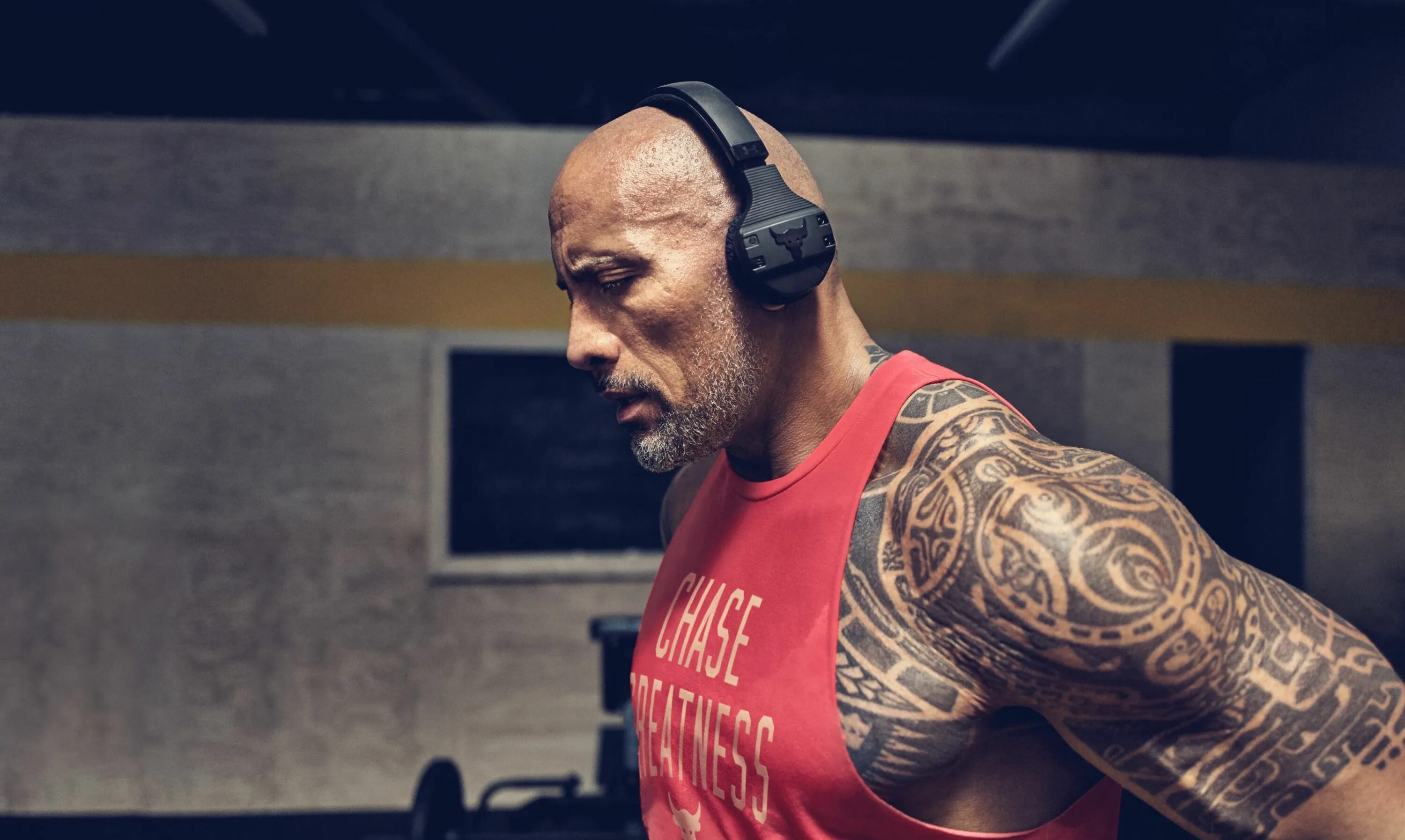 Дуэйн скала Джонсон. Скала Джонсон under Armour. Under Armour Дуэйн Джонсон. Наушники Dwayne Johnson.